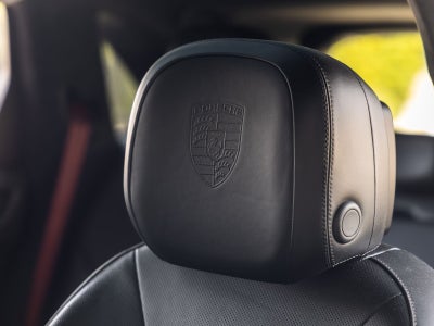 2023 Porsche Cayenne Platinum Edition