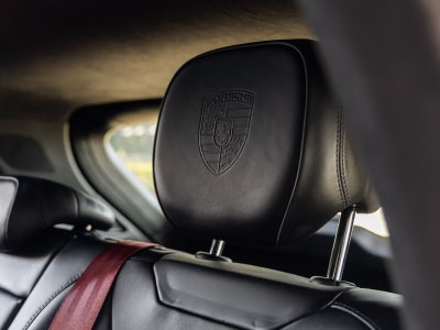 2023 Porsche Cayenne Platinum Edition