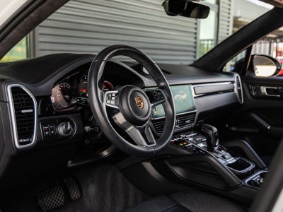 2023 Porsche Cayenne Platinum Edition