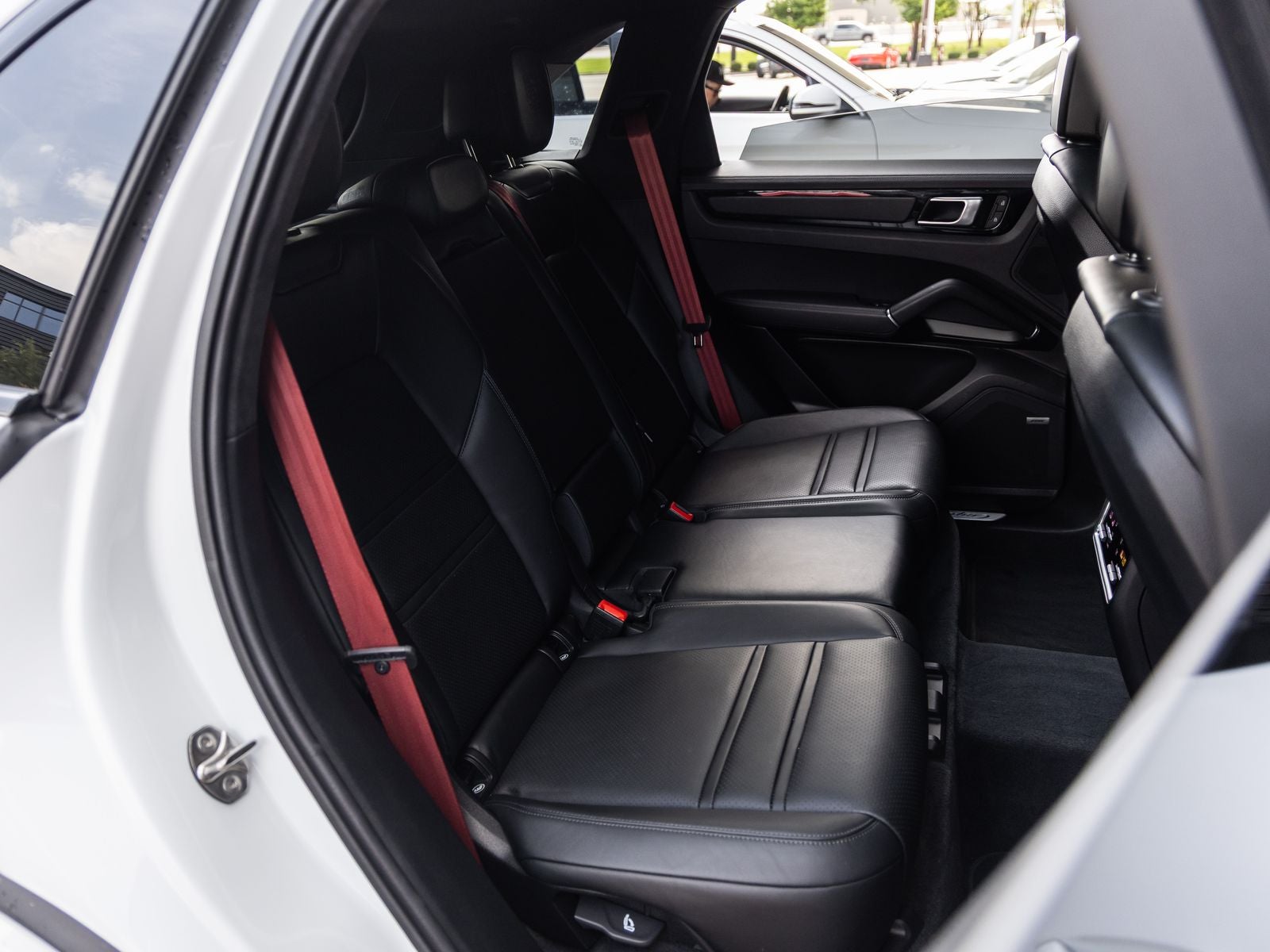 2023 Porsche Cayenne Platinum Edition