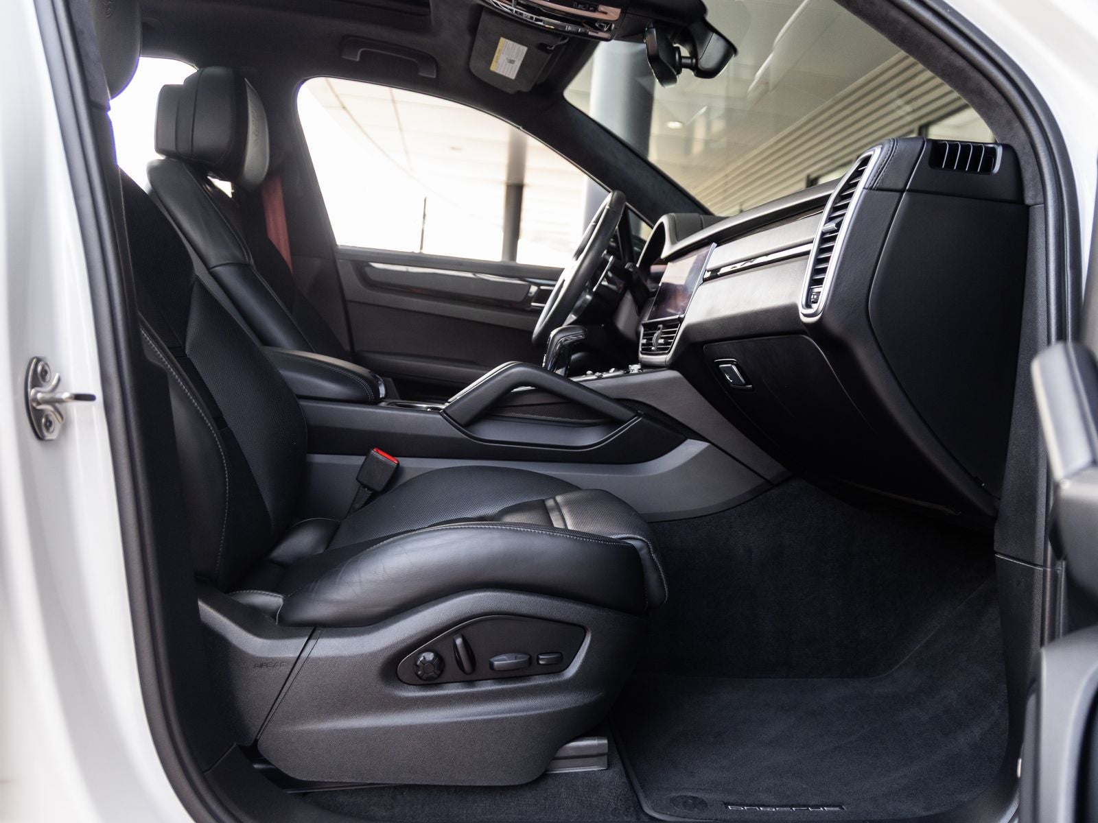2023 Porsche Cayenne Platinum Edition
