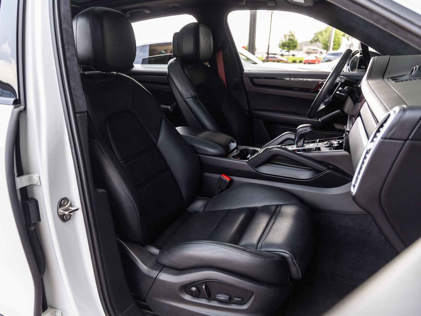 2023 Porsche Cayenne Platinum Edition
