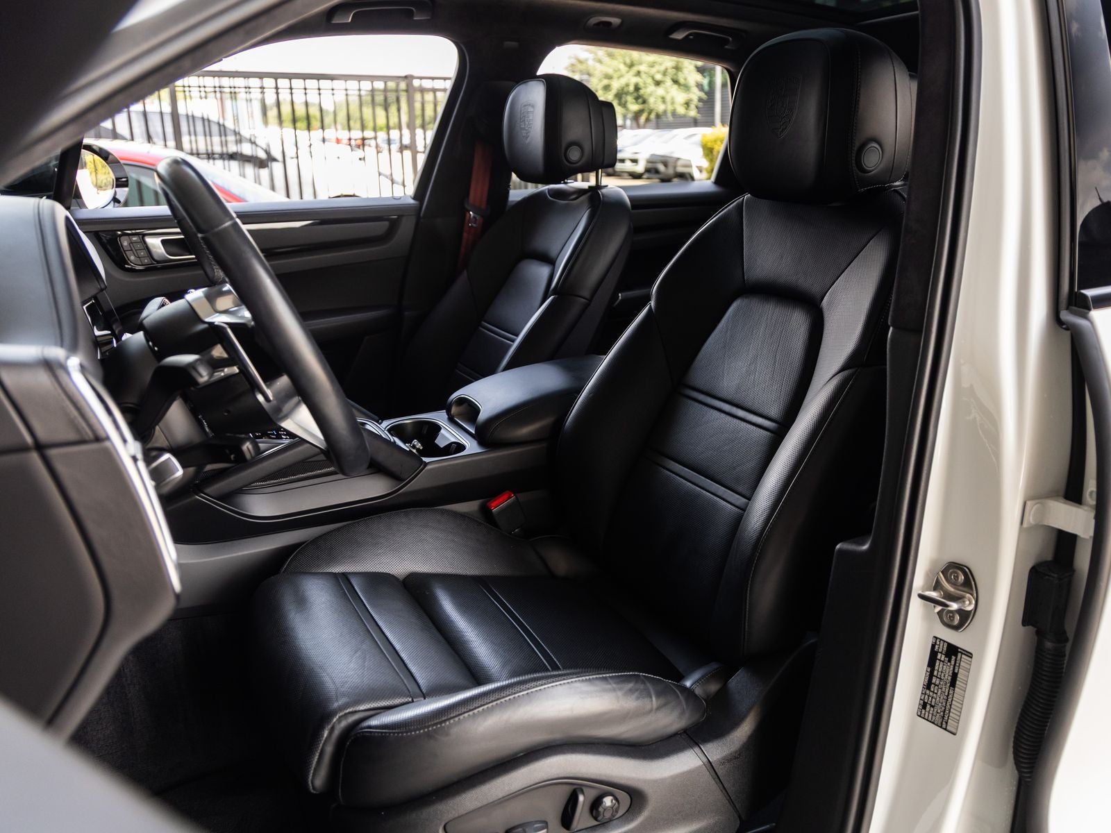 2023 Porsche Cayenne Platinum Edition