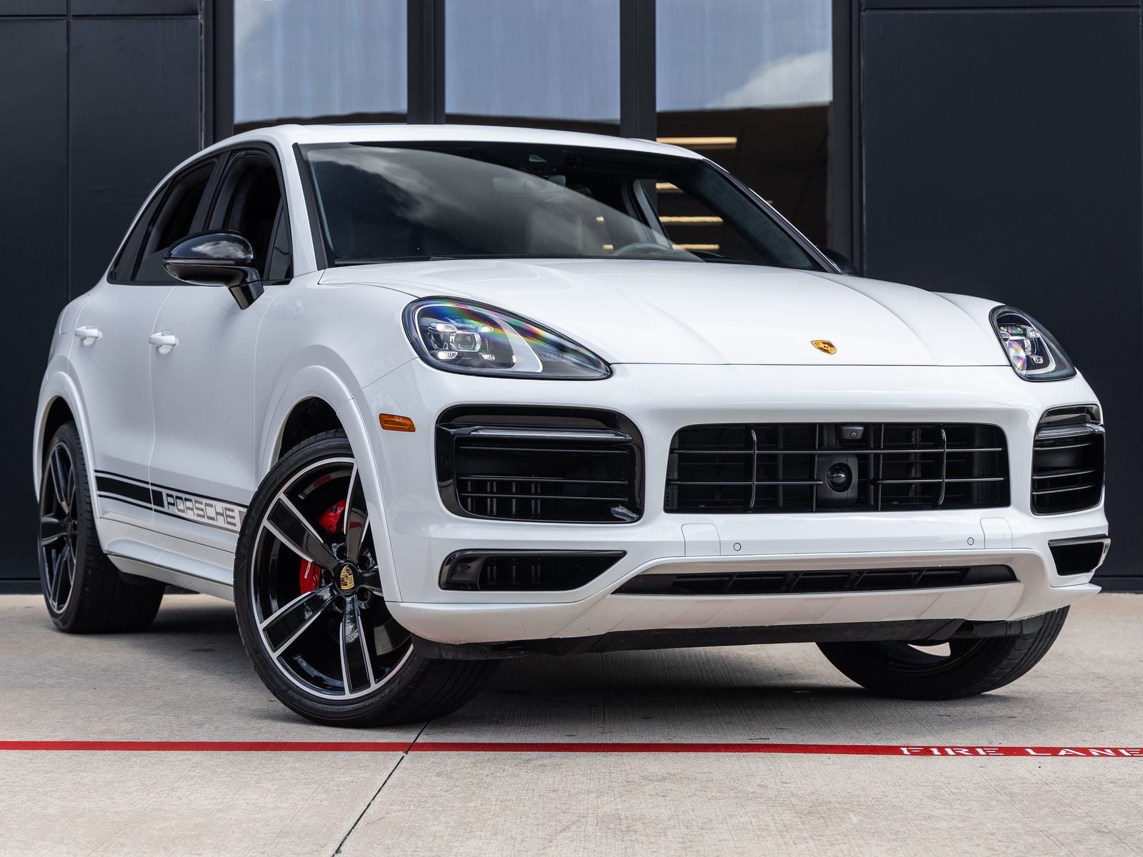 2023 Porsche Cayenne Platinum Edition