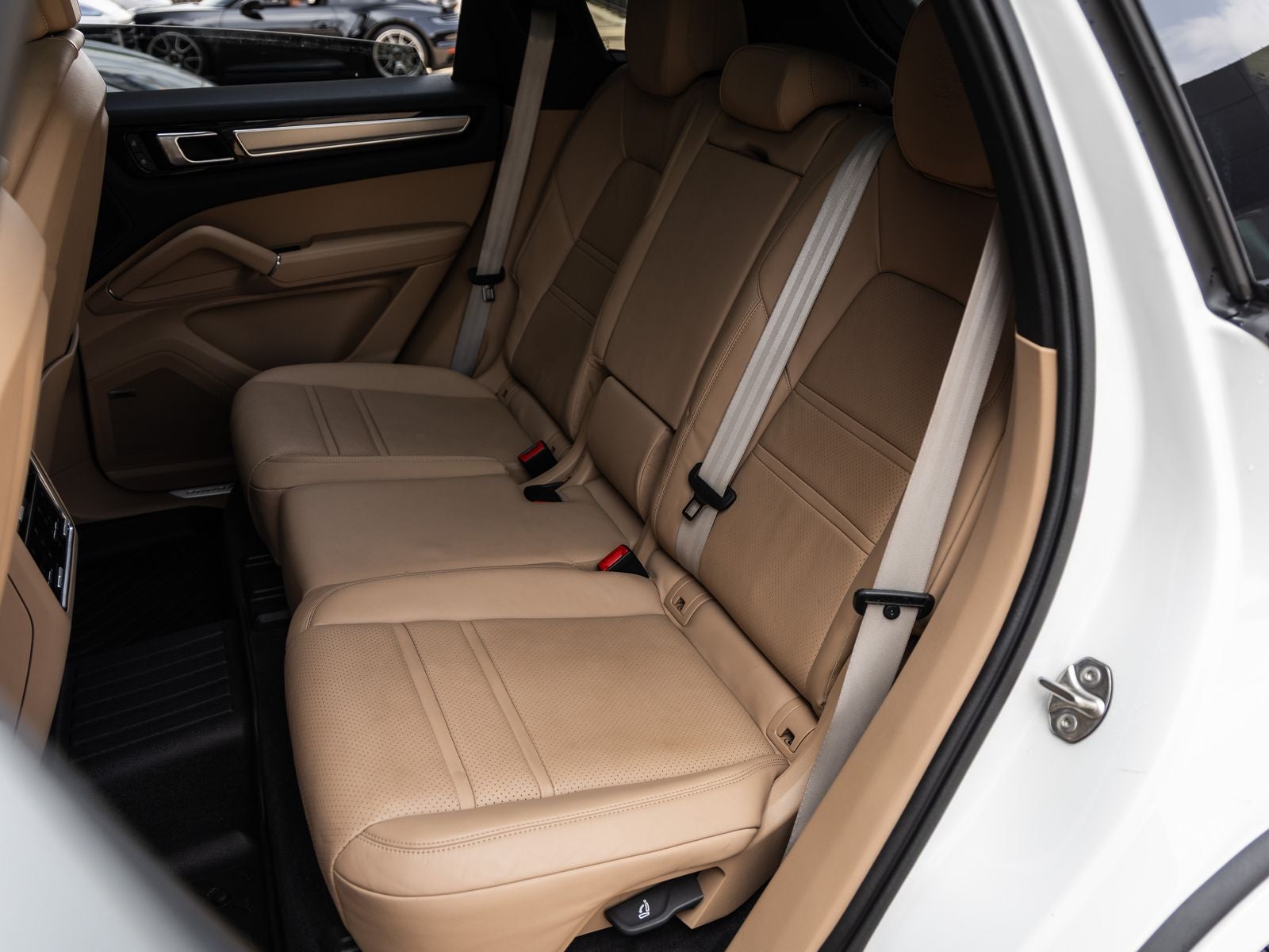 2023 Porsche Cayenne Platinum Edition