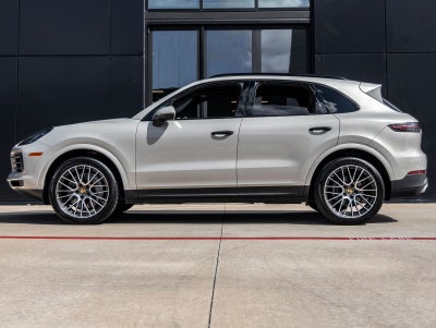 2023 Porsche Cayenne Base