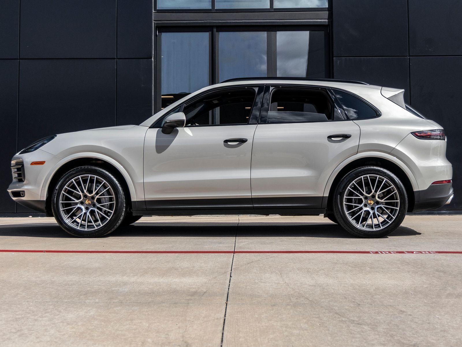 2023 Porsche Cayenne Base