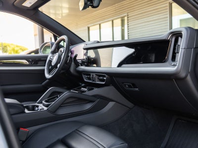 2026 Porsche Cayenne AWD