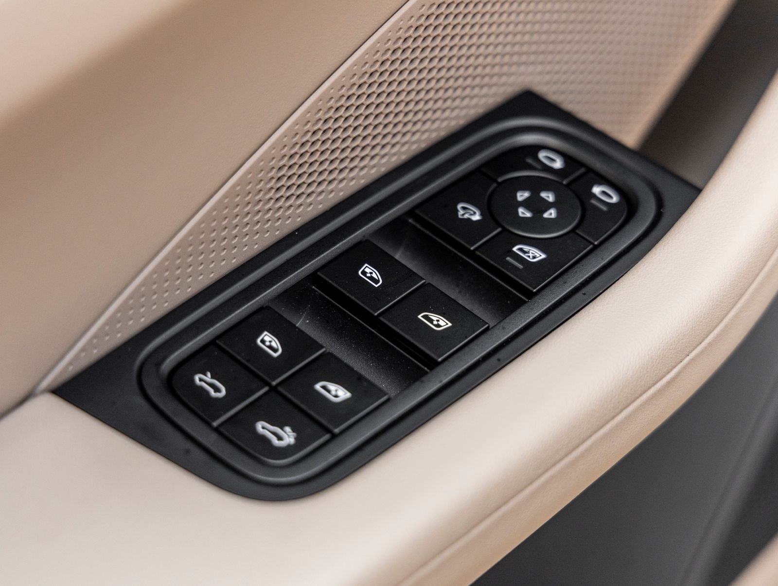 2025 Porsche Macan 4 Electric