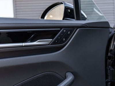 2025 Porsche Macan 4 Electric