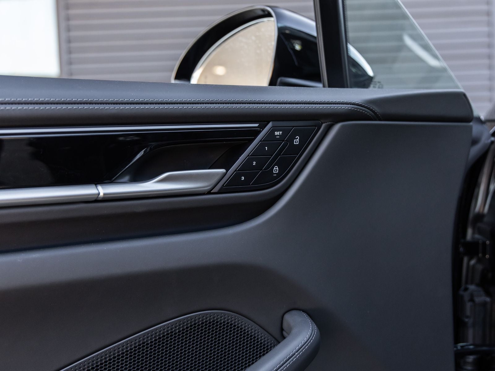 2025 Porsche Macan 4 Electric