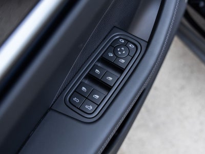 2025 Porsche Macan 4 Electric