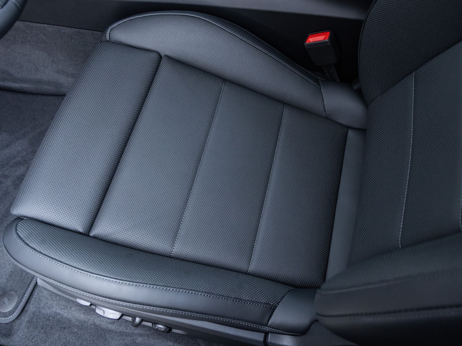 2025 Porsche Macan 4 Electric