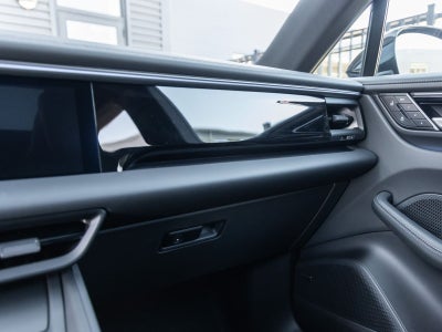 2025 Porsche Macan 4 Electric