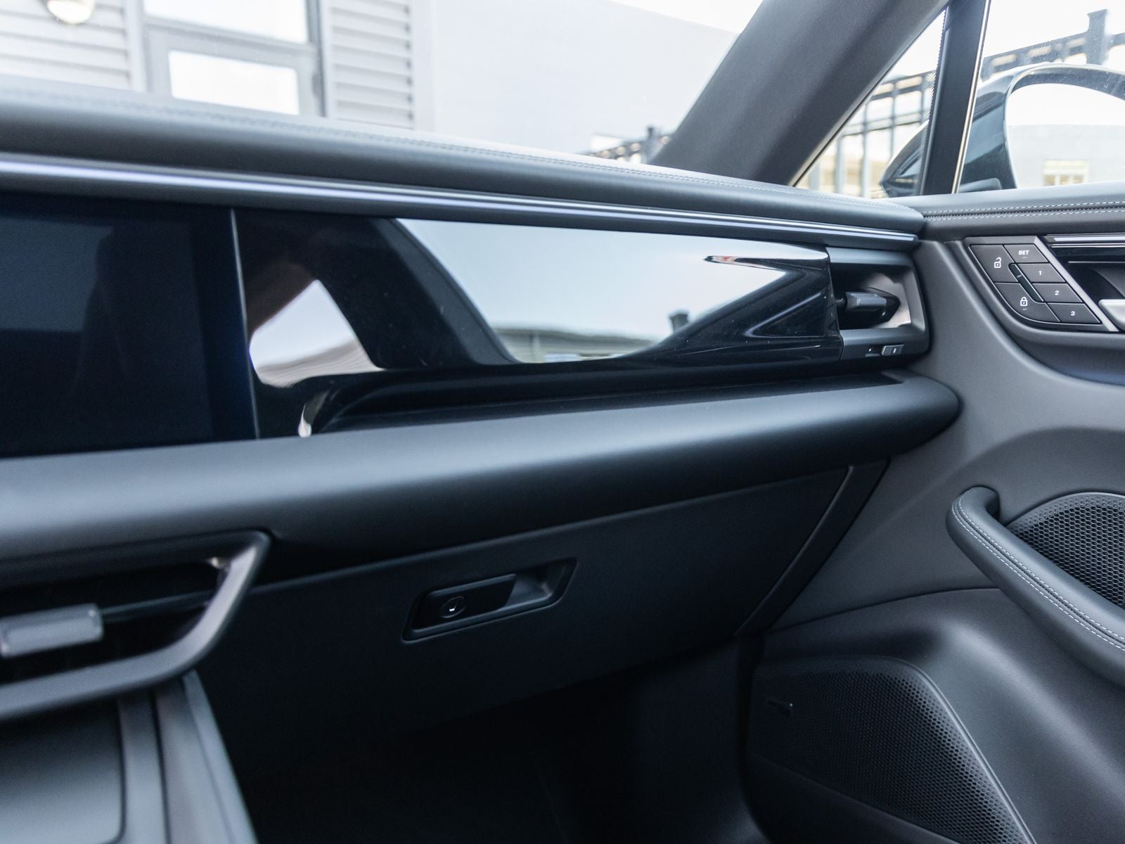 2025 Porsche Macan 4 Electric