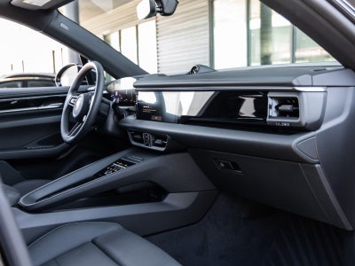 2025 Porsche Macan 4 Electric