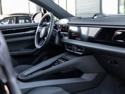 2025 Porsche Macan 4 Electric