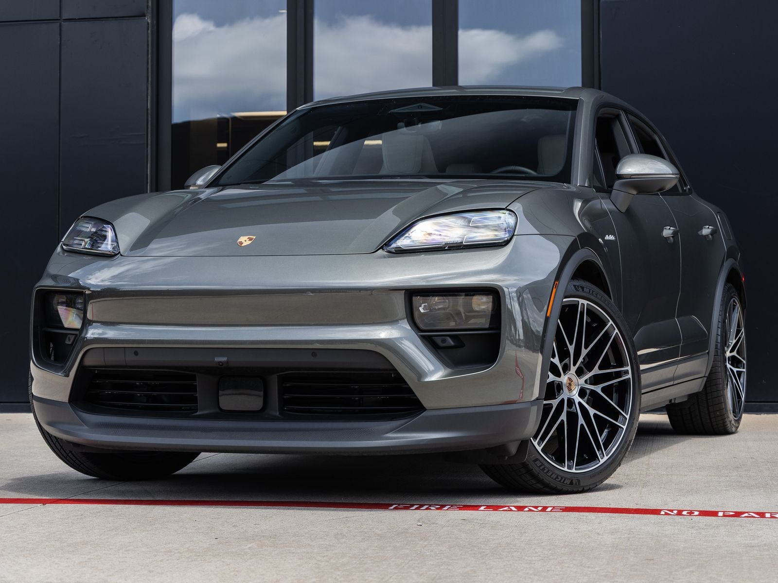 2025 Porsche Macan 4 Electric