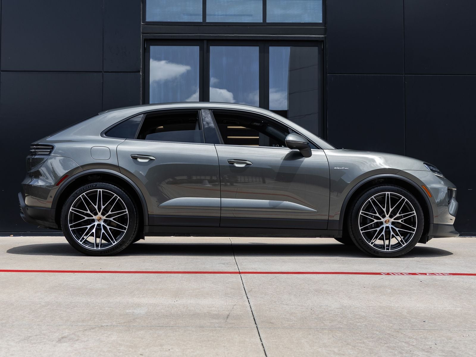 2025 Porsche Macan 4 Electric