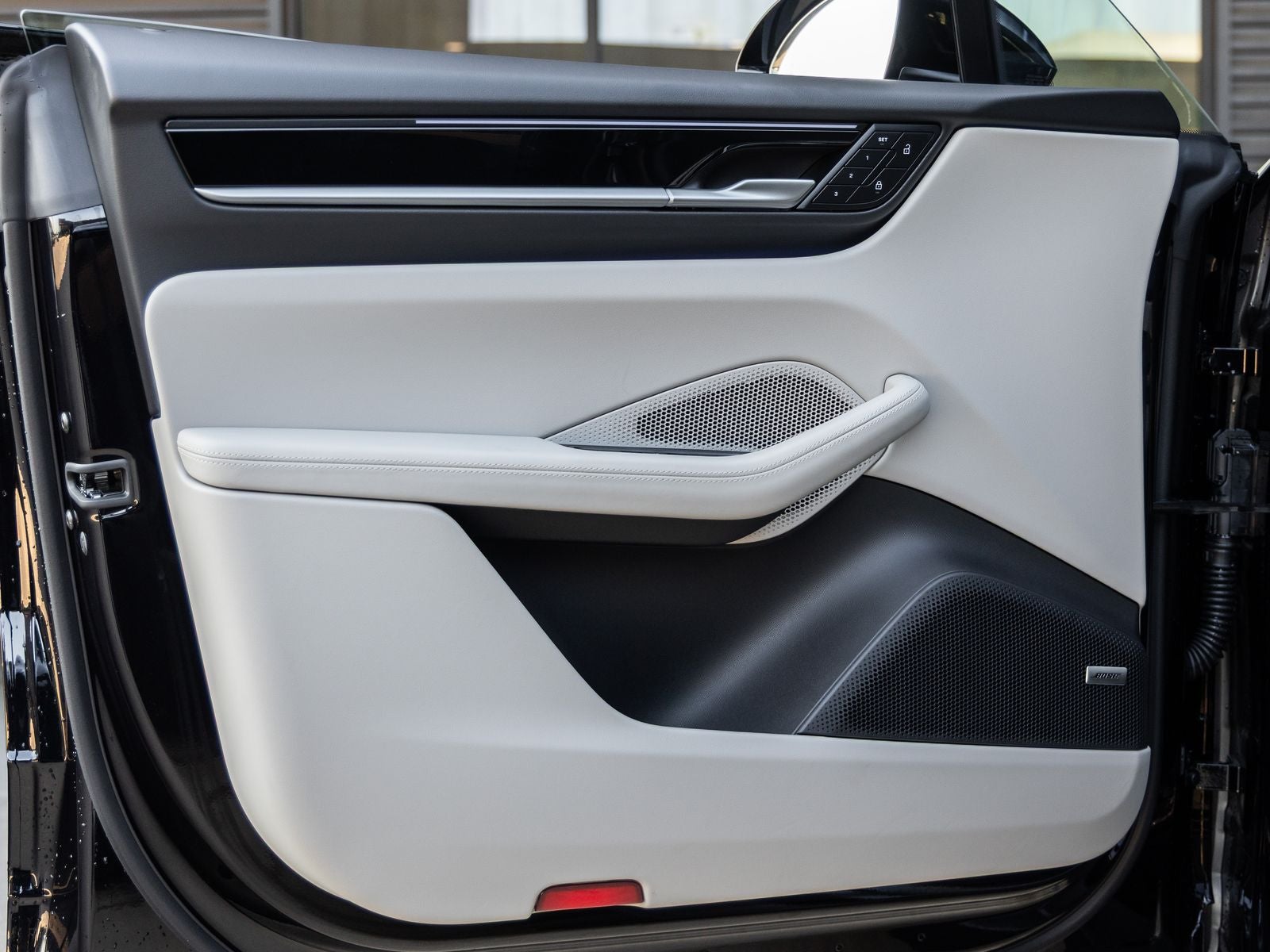 2025 Porsche Macan Electric 4