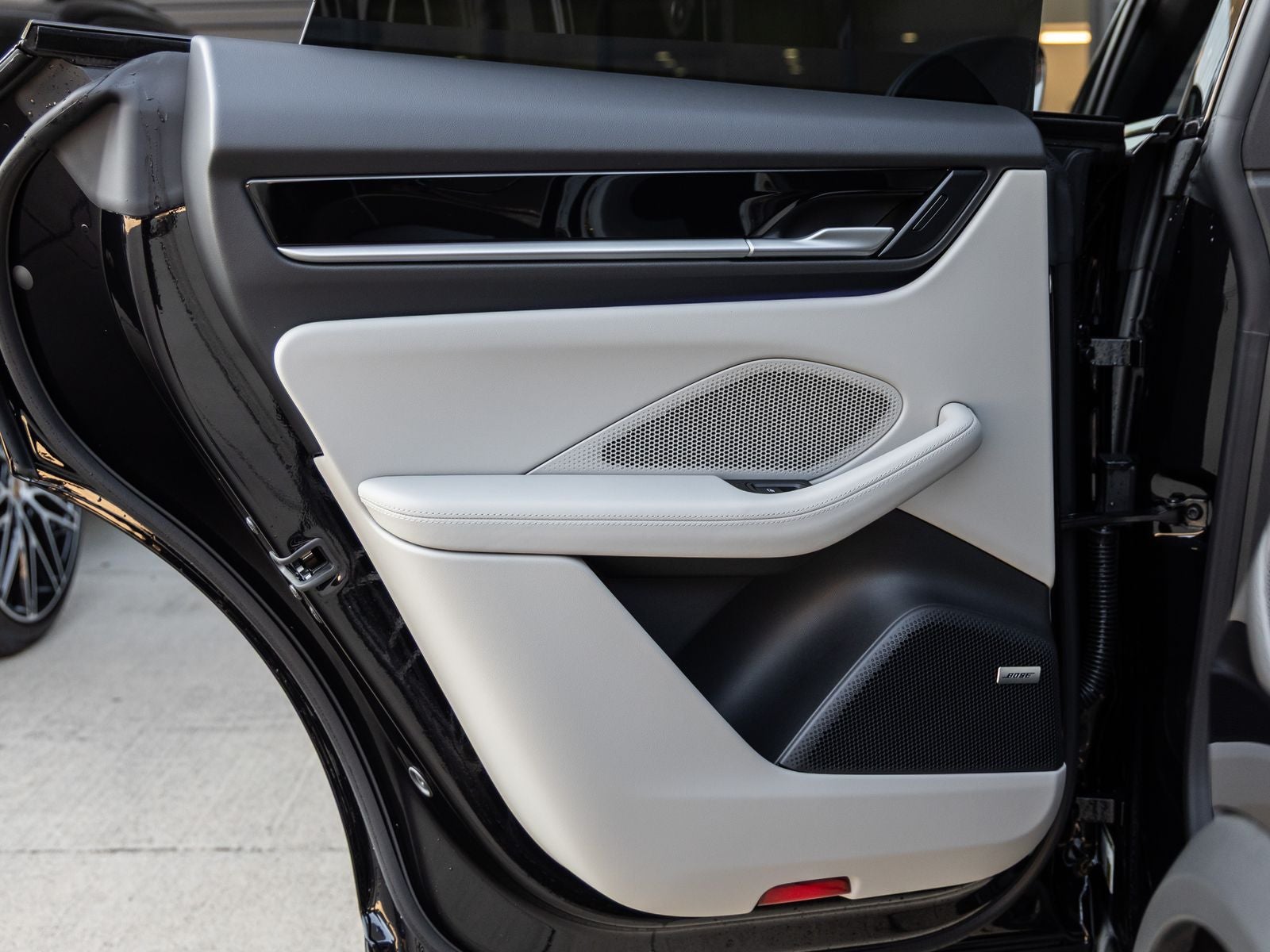 2025 Porsche Macan Electric 4