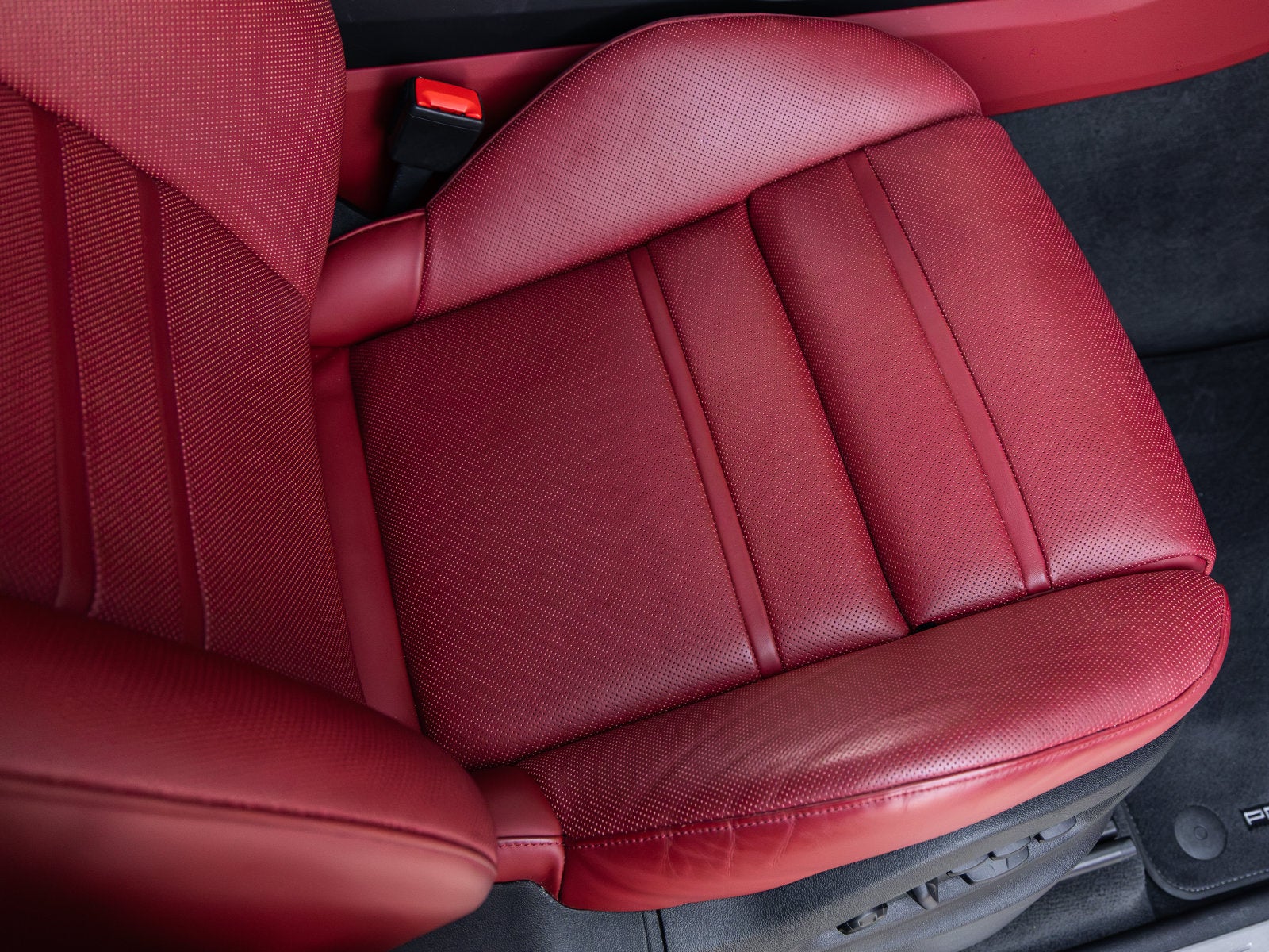 2023 Porsche Cayenne S Platinum Edition