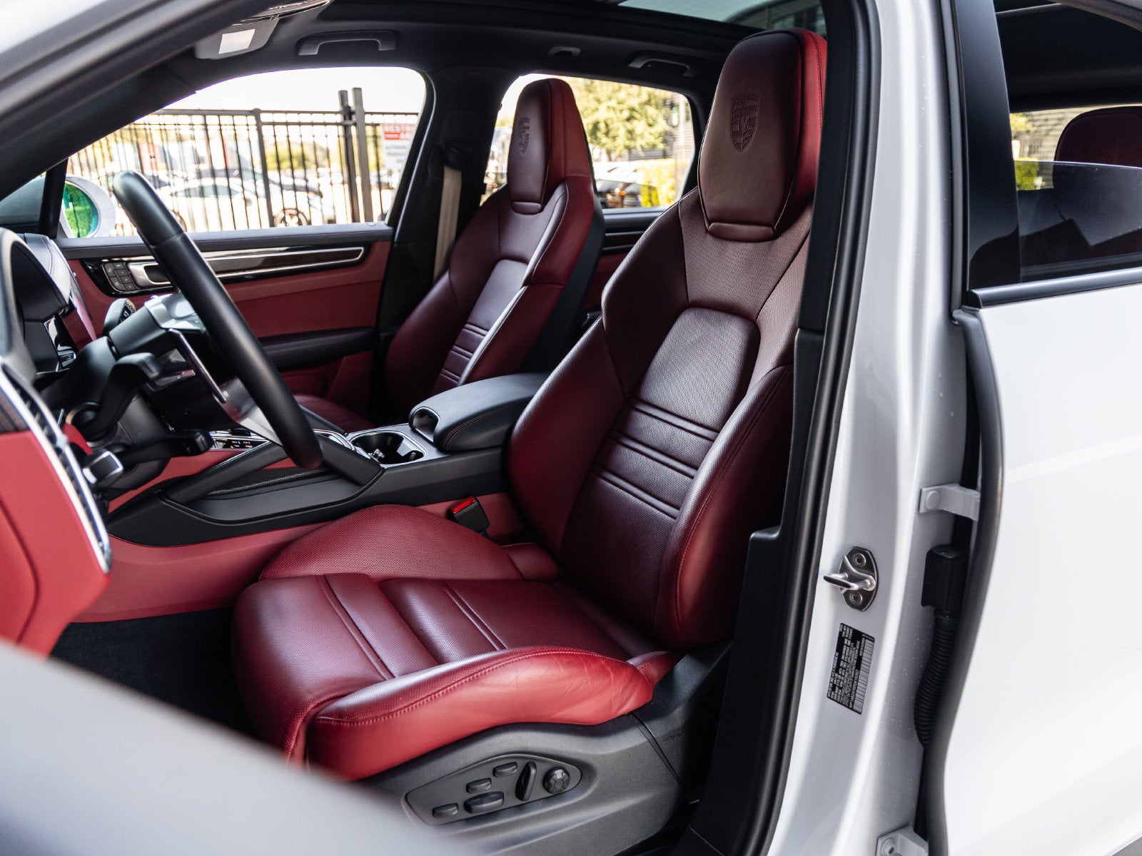 2023 Porsche Cayenne S Platinum Edition