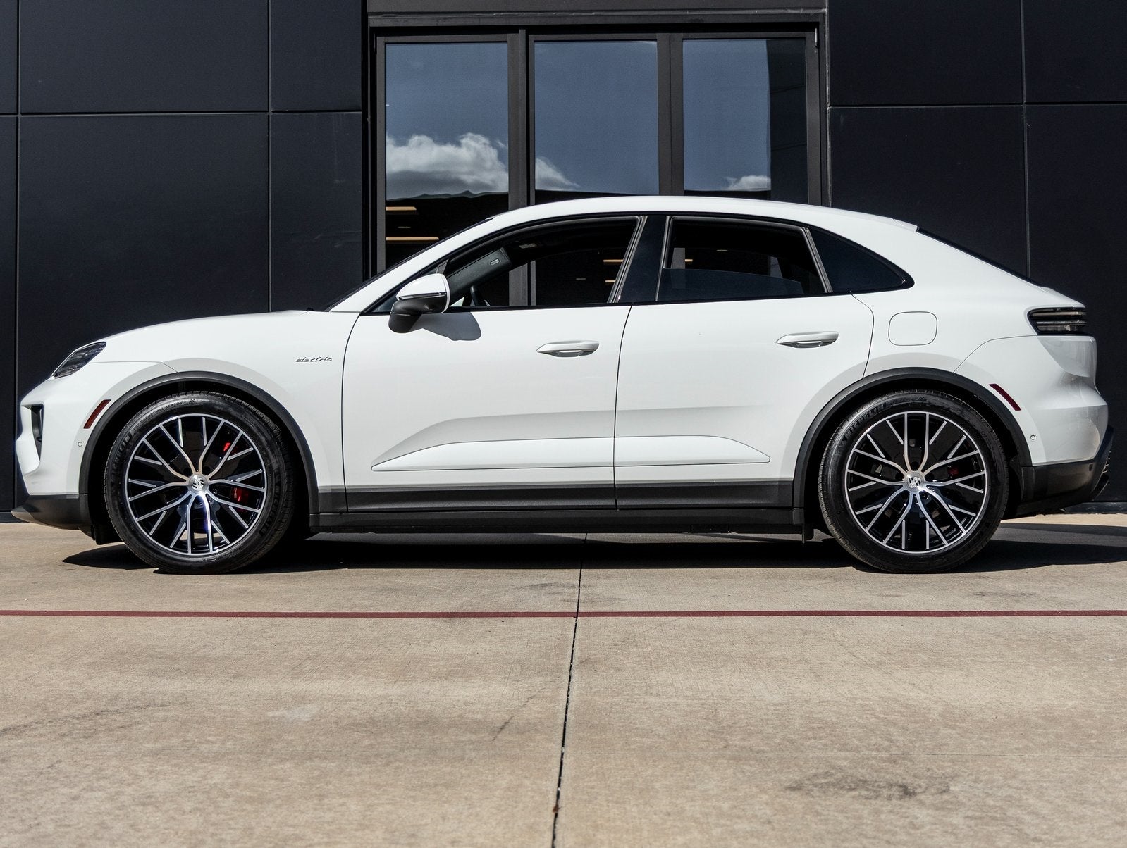 2025 Porsche Macan Electric 4S