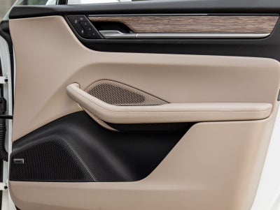 2025 Porsche Macan Electric 4S