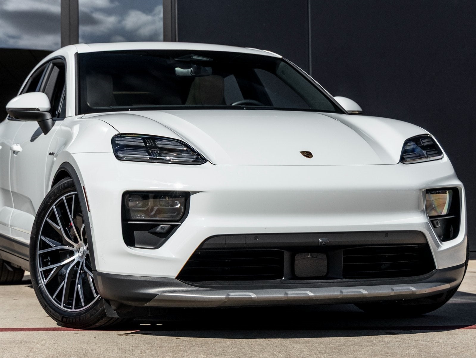 2025 Porsche Macan Electric 4S