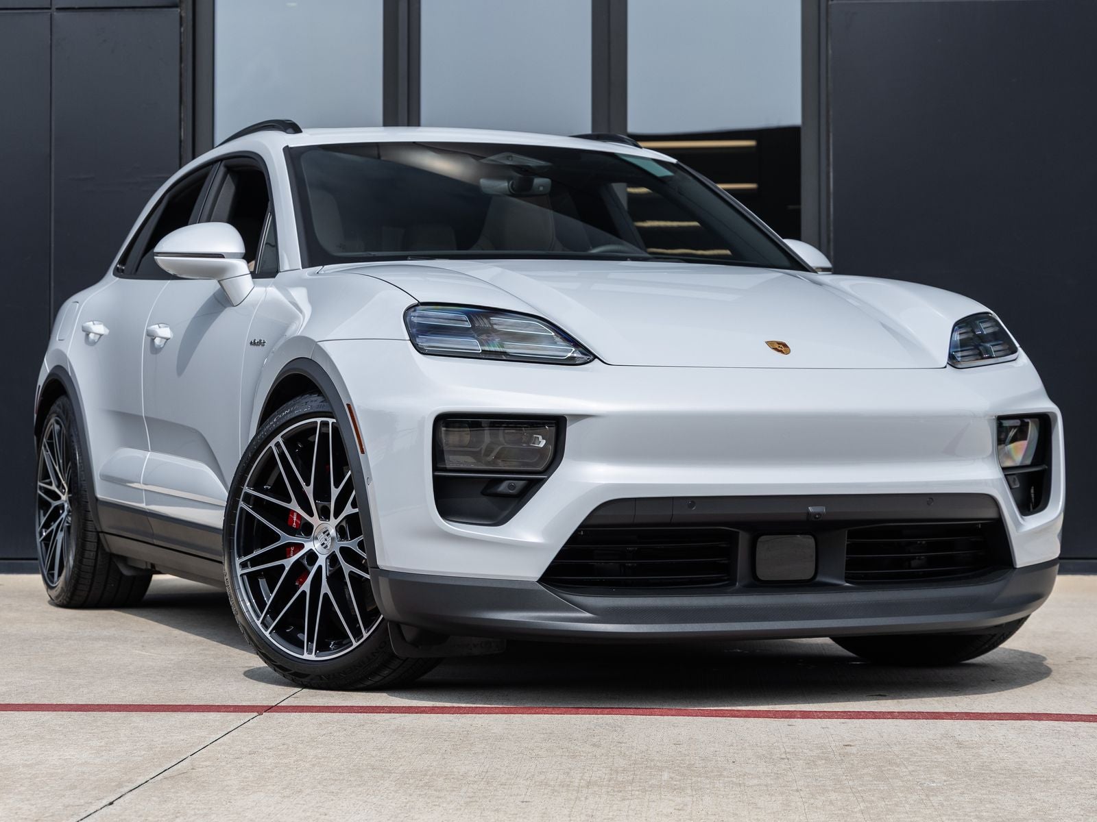 2025 Porsche Macan 4S Electric