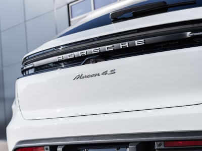 2025 Porsche Macan Macan 4S Electric