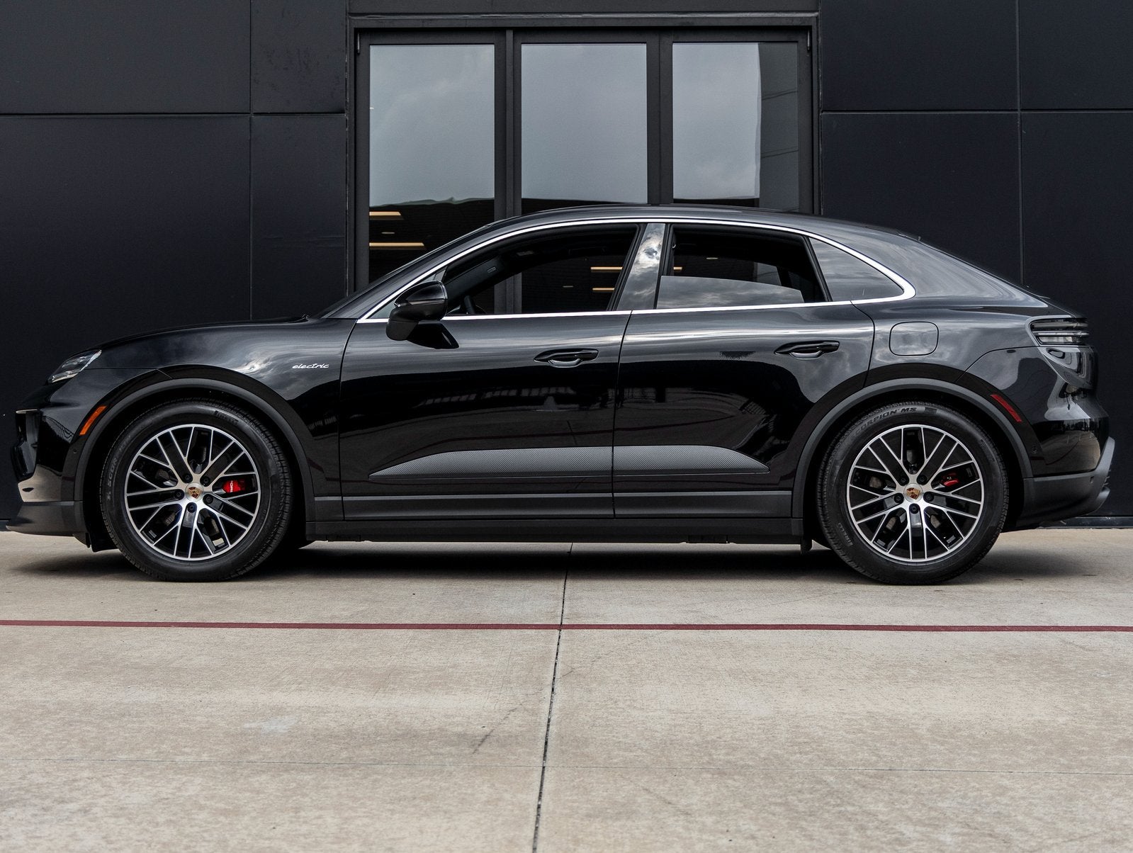 2025 Porsche Macan Macan 4S Electric