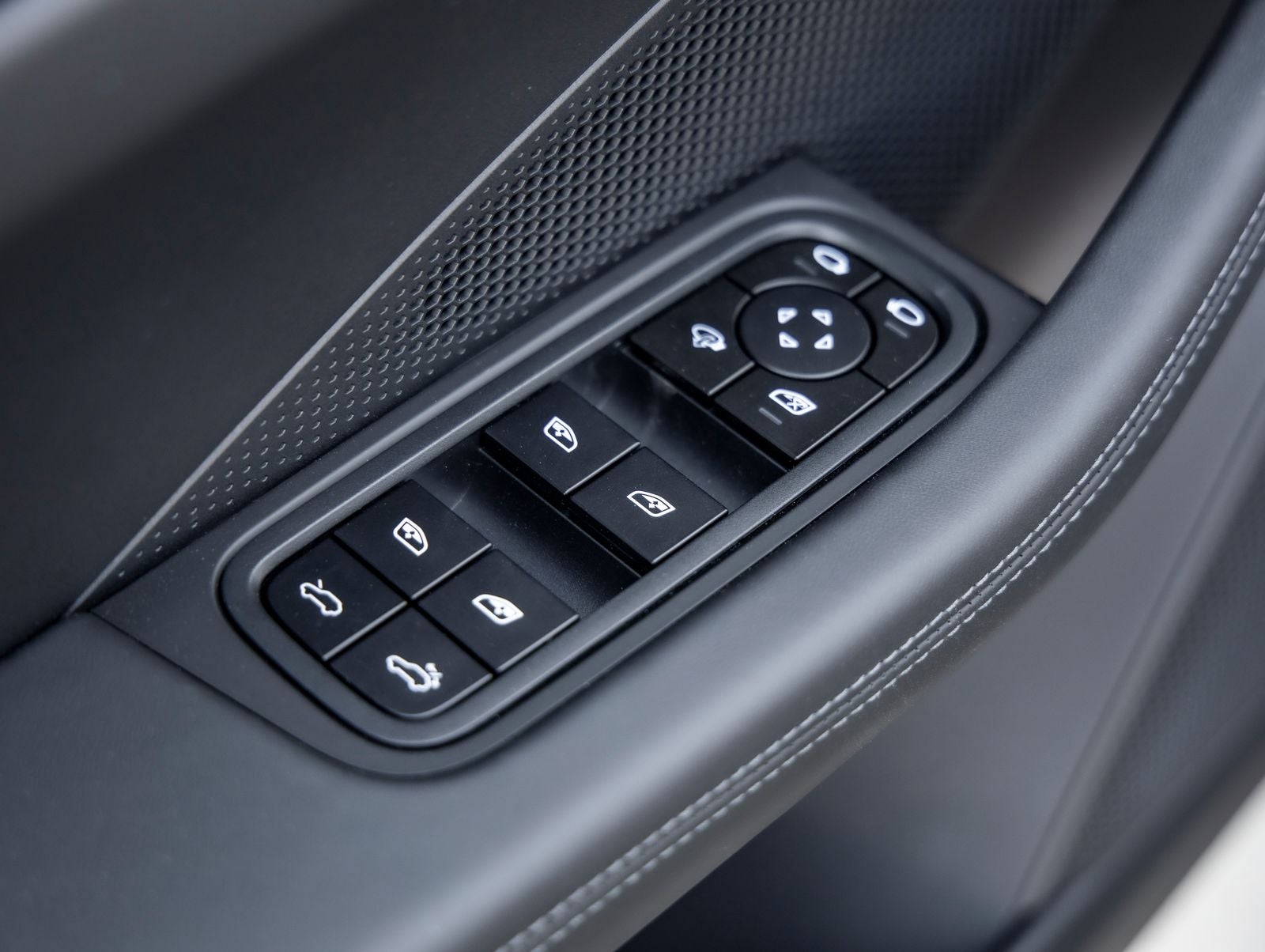 2025 Porsche Macan Electric