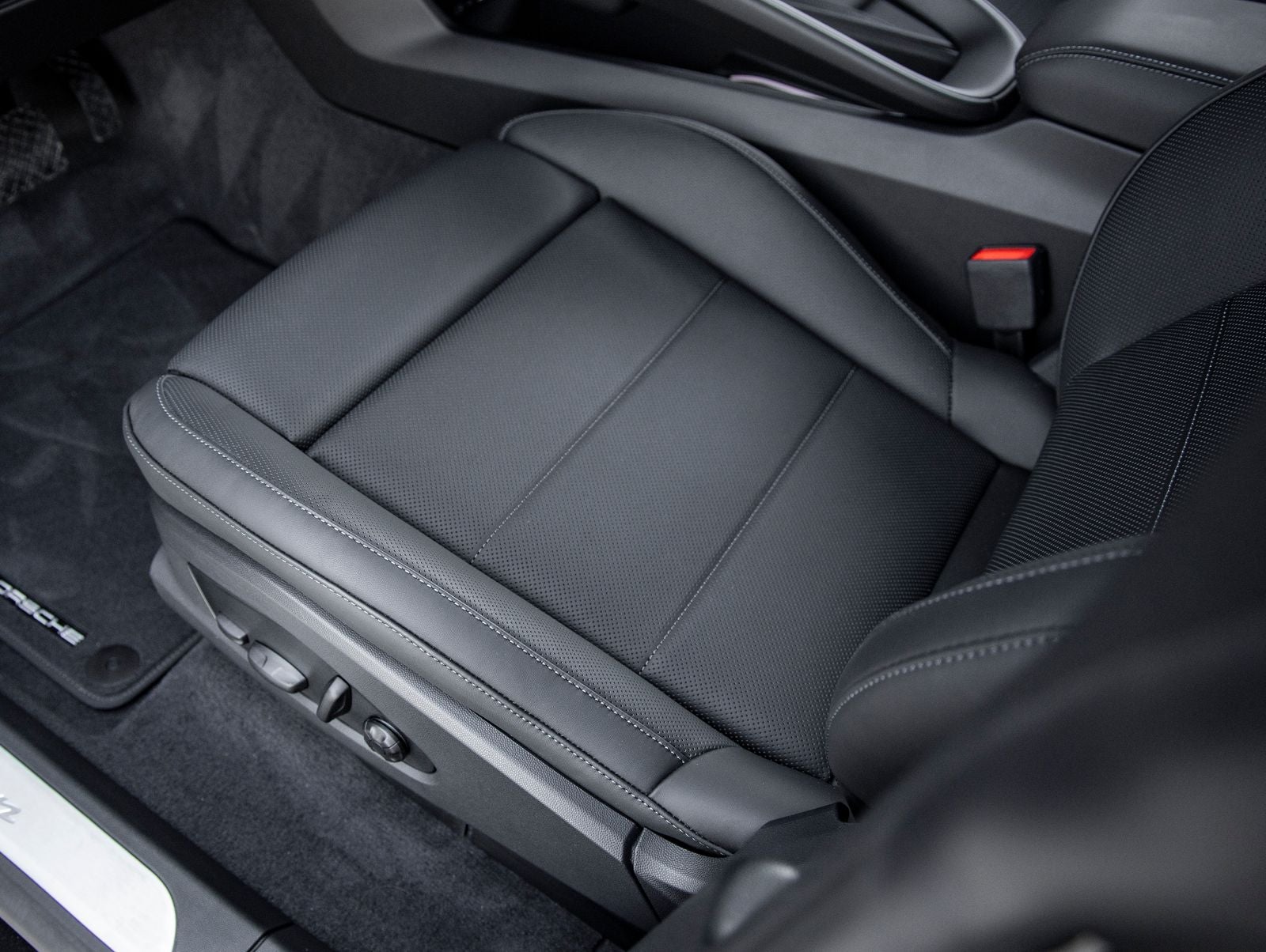 2025 Porsche Macan Electric