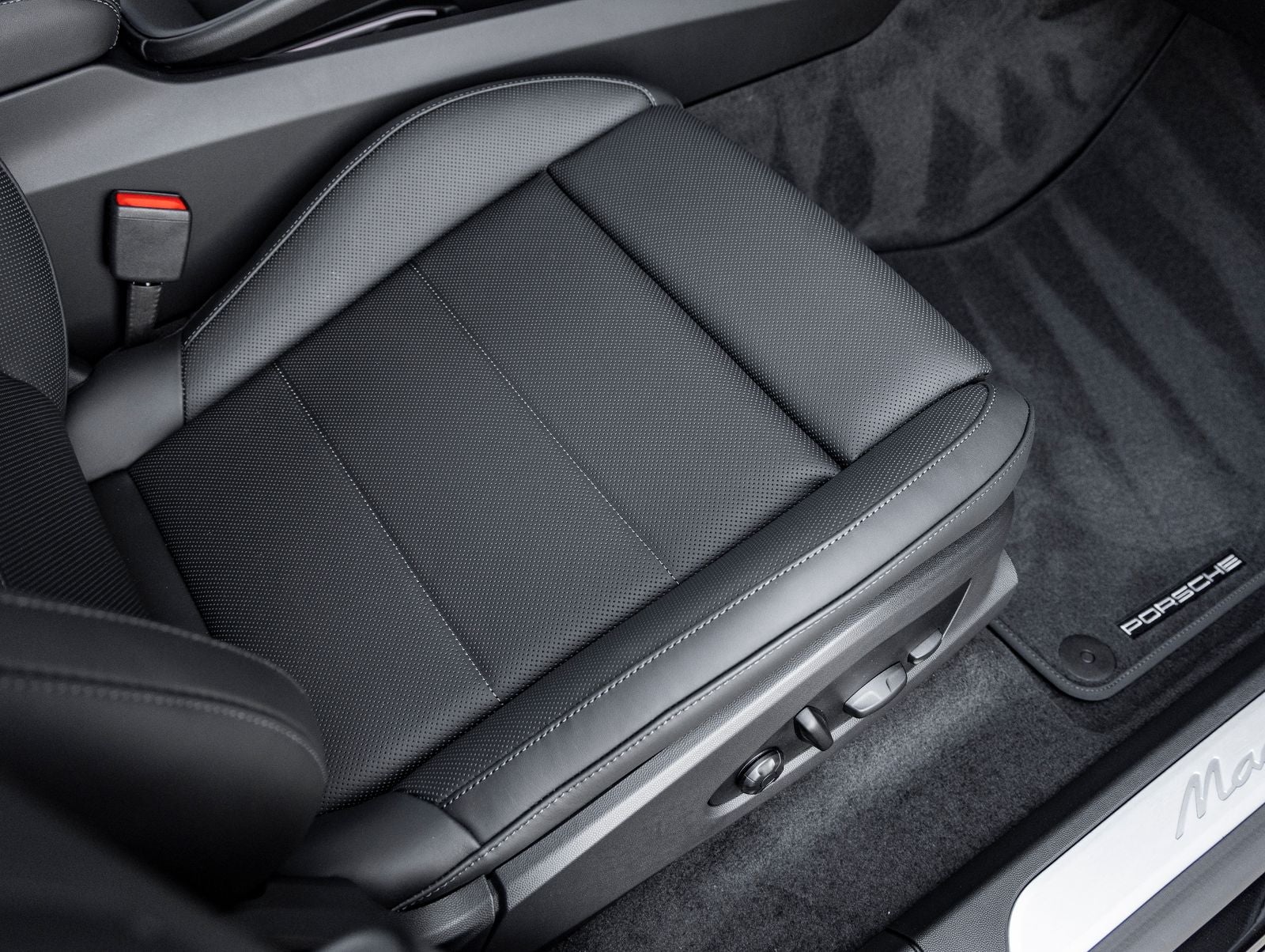 2025 Porsche Macan Electric