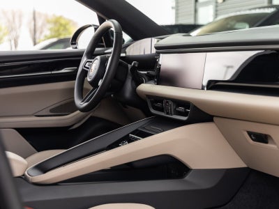 2025 Porsche Macan Macan Electric