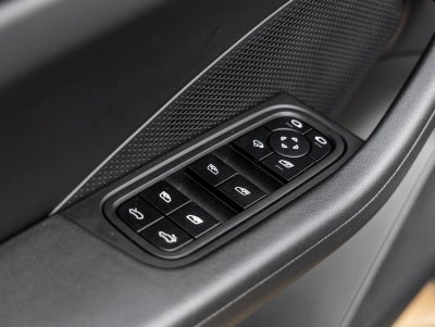 2025 Porsche Macan Electric