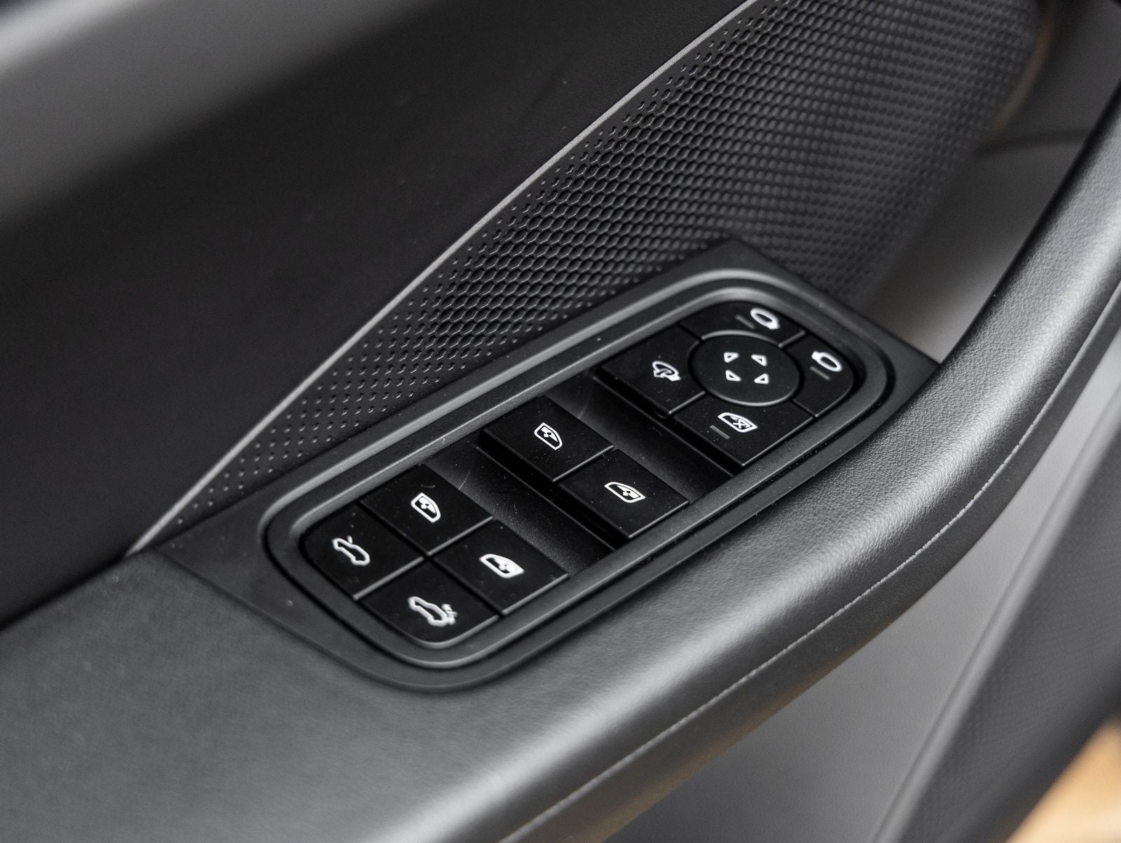 2025 Porsche Macan Electric