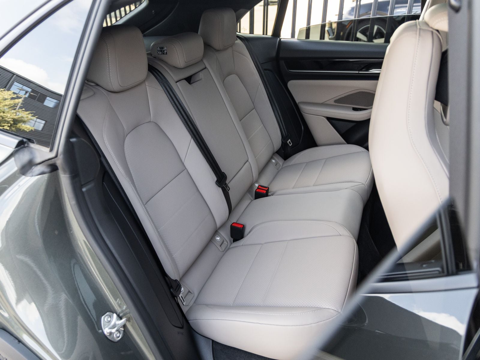 2025 Porsche Macan Electric