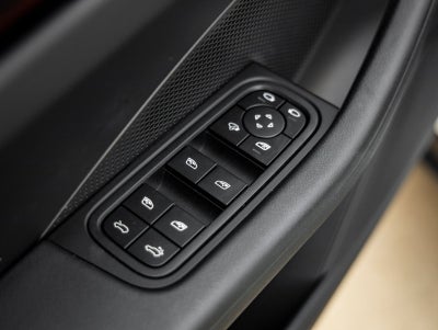 2025 Porsche Macan Electric