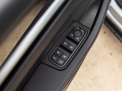 2025 Porsche Macan Electric