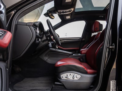 2017 Porsche Macan Turbo w/ Performance Package