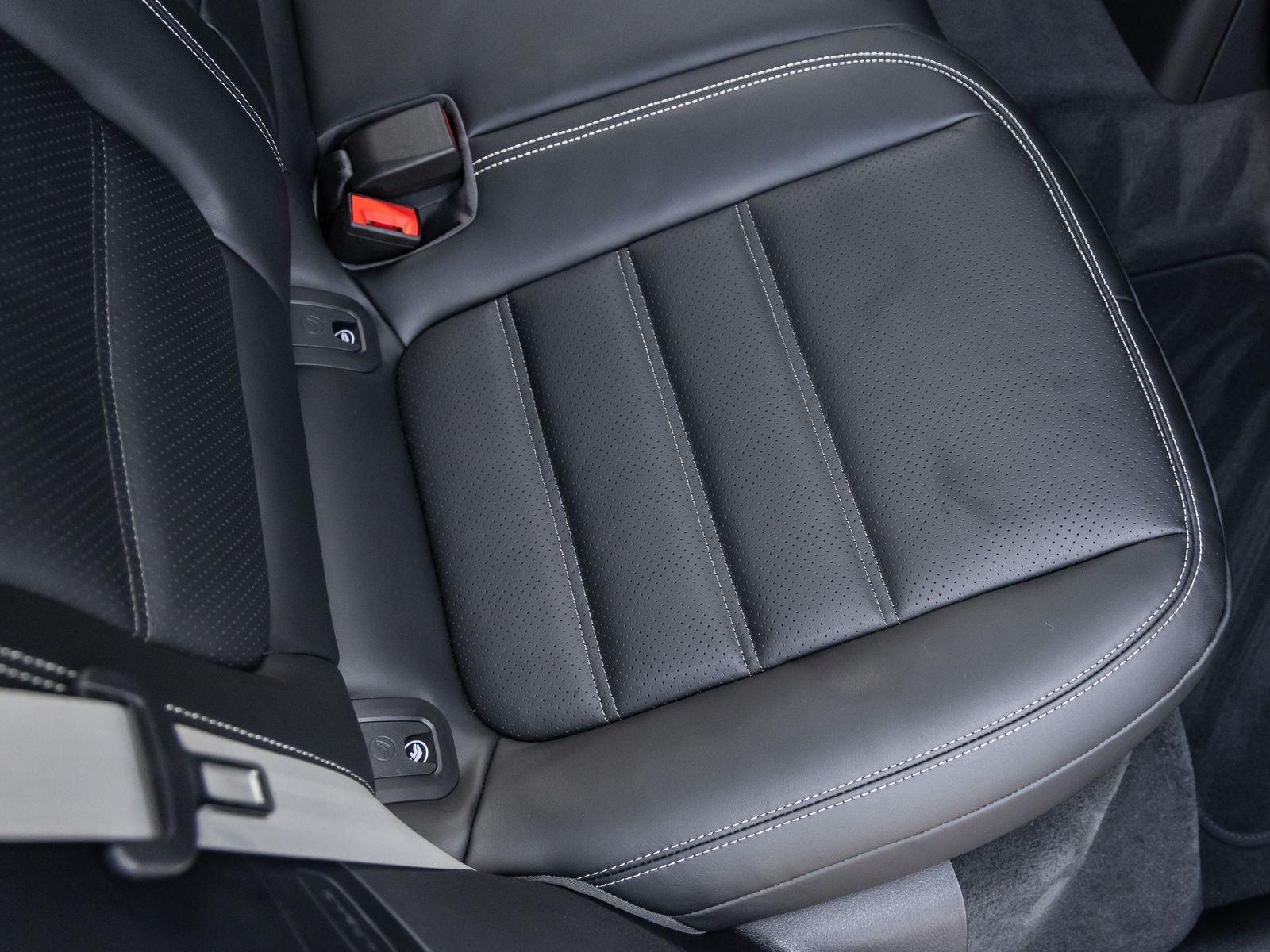 2026 Porsche Macan Macan GTS