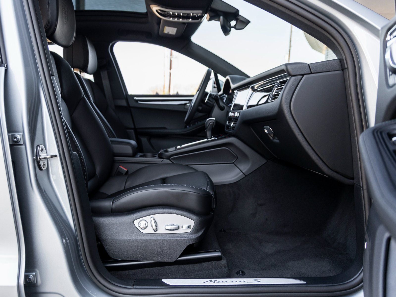 2025 Porsche Macan S