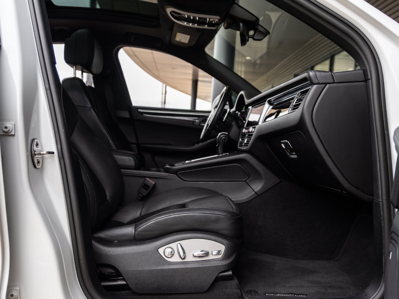 2022 Porsche Macan Macan S
