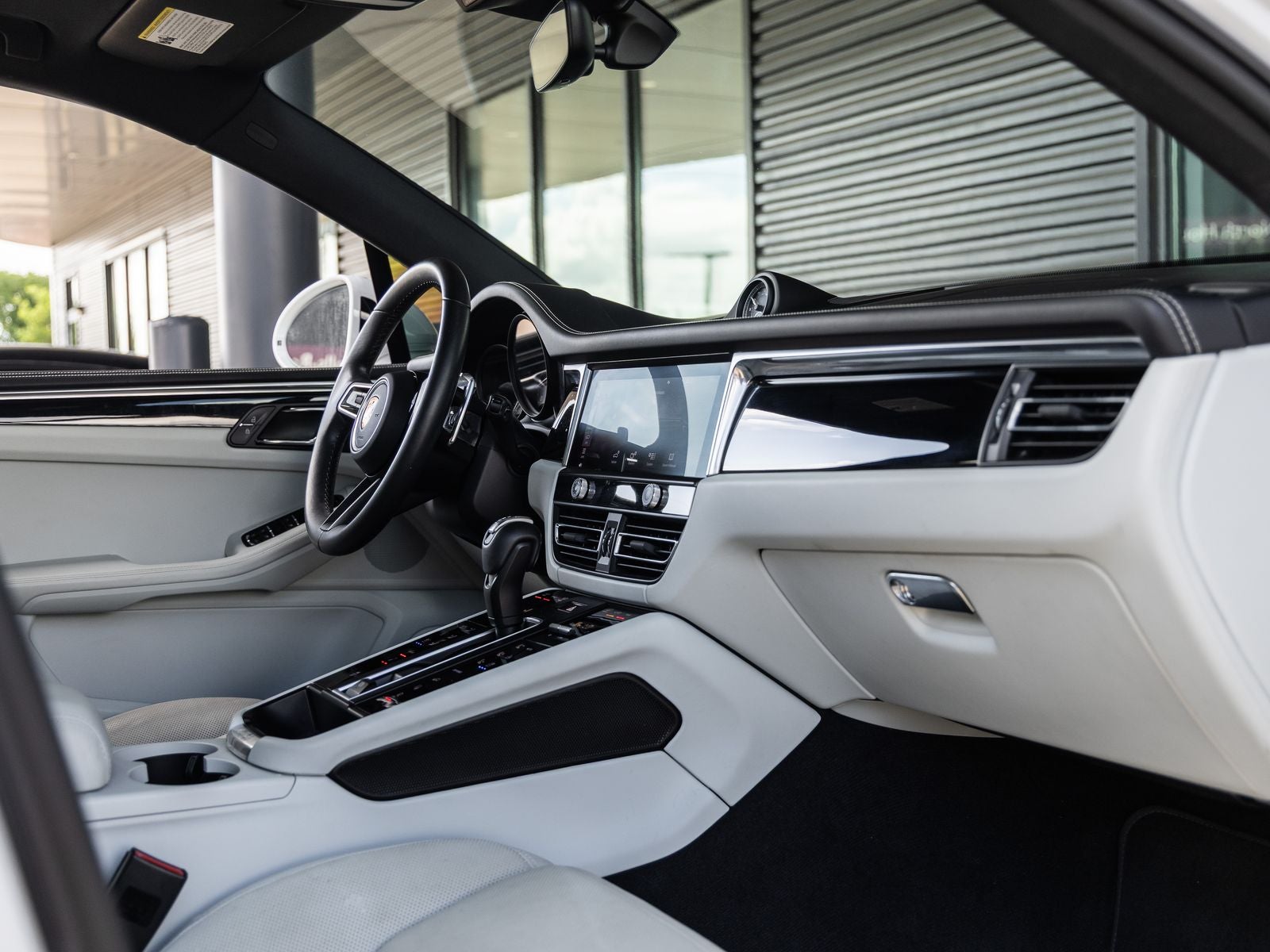 2022 Porsche Macan S