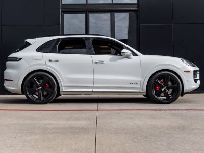 2025 Porsche Cayenne Cayenne GTS