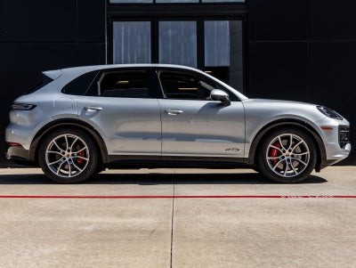 2025 Porsche Cayenne GTS