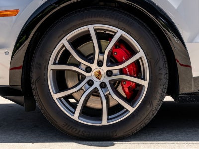 2025 Porsche Cayenne GTS